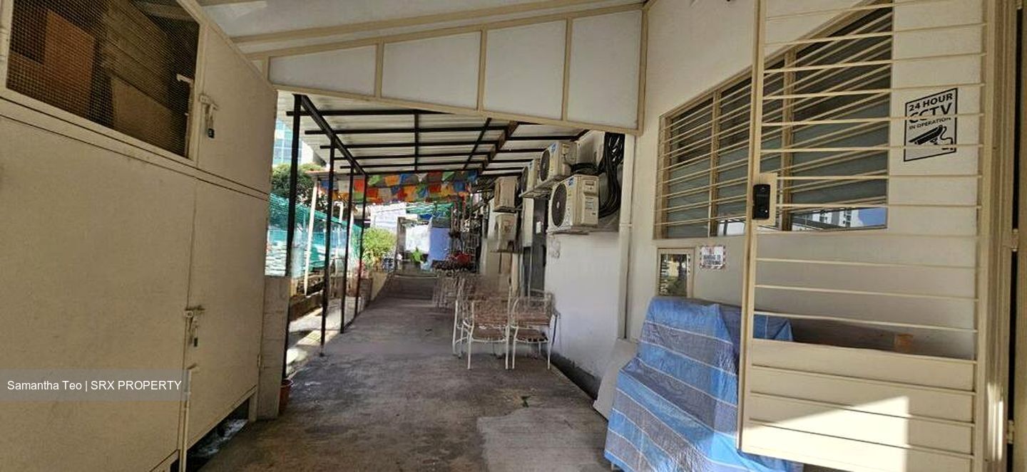 Sims Avenue (D14), Shop House #452770381